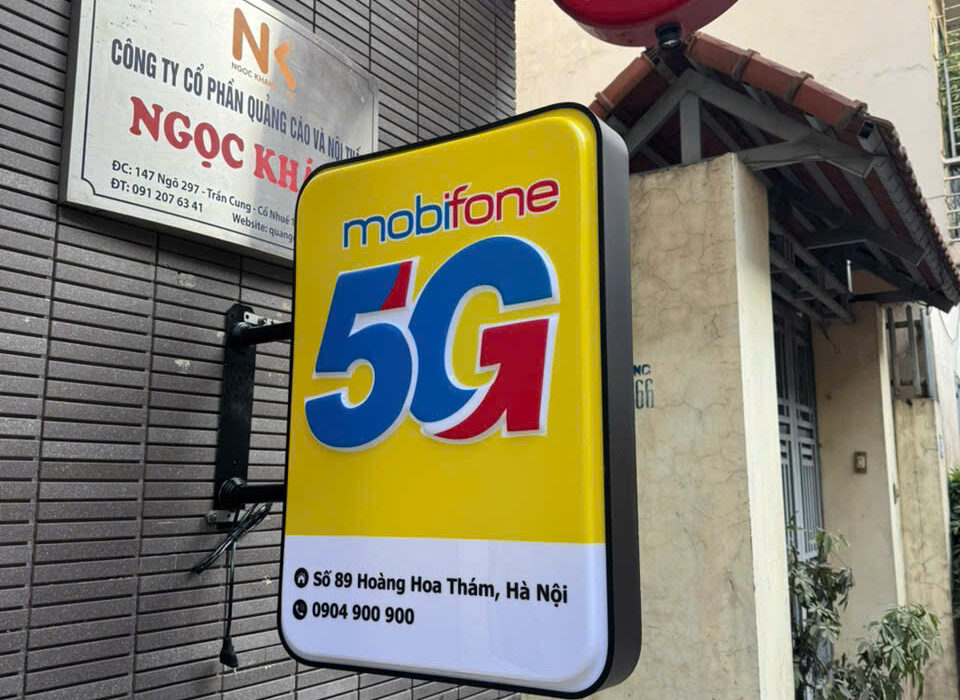 Biển vẫy vuông vàng Mobifone 5G do xưởng Ngọc Khánh sản xuất, chuẩn Pantone 116C